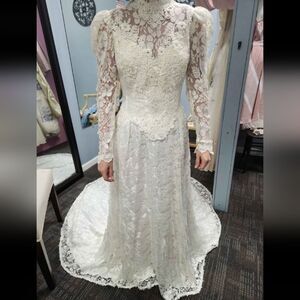Vintage EUC 1980'S Rare Ivory Lace & Pearl Heartback Wedding Dress W/Train